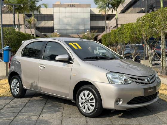 TOYOTA ETIOS 1.5 XS 16V FLEX 4P AUTOMÁTICO TOYOTA ETIOS 1.5 XS 16V FLEX 4P AUTOMÁTICO